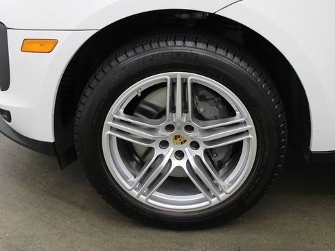Certified 2021 Porsche Macan S AWD/4WD image 12