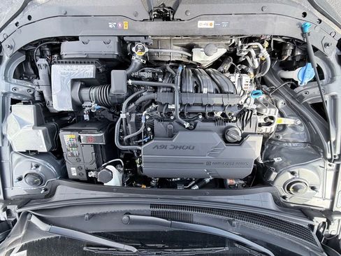 New 2025 Hyundai Elantra Limited image 40