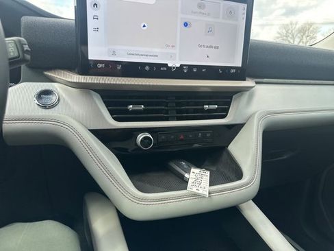 Used 2025 Ford Explorer Active w/ Active Comfort Package image 39