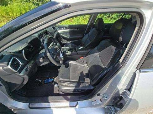 Used 2023 Nissan Maxima SV w/ Floor Mat Group FWD image 3