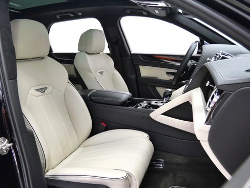 Used 2023 Bentley Bentayga AWD/4WD image 26