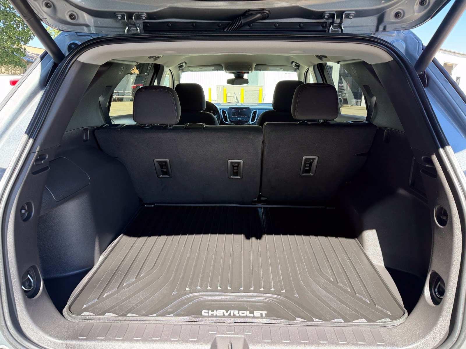 Used 2024 Chevrolet Equinox LT w/ LPO, Floor Liner Package FWD image 35