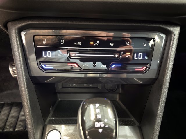 Used 2024 Volkswagen Tiguan SEL R-Line AWD/4WD image 34