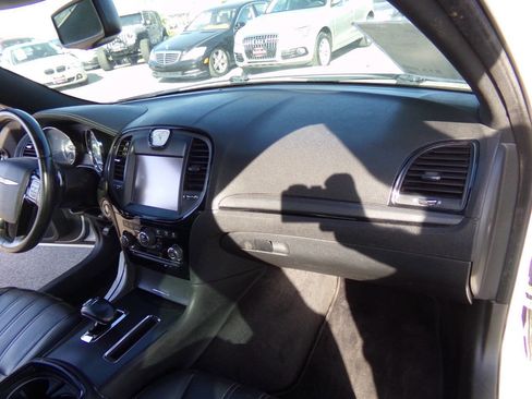 Used 2014 Chrysler 300 S image 24