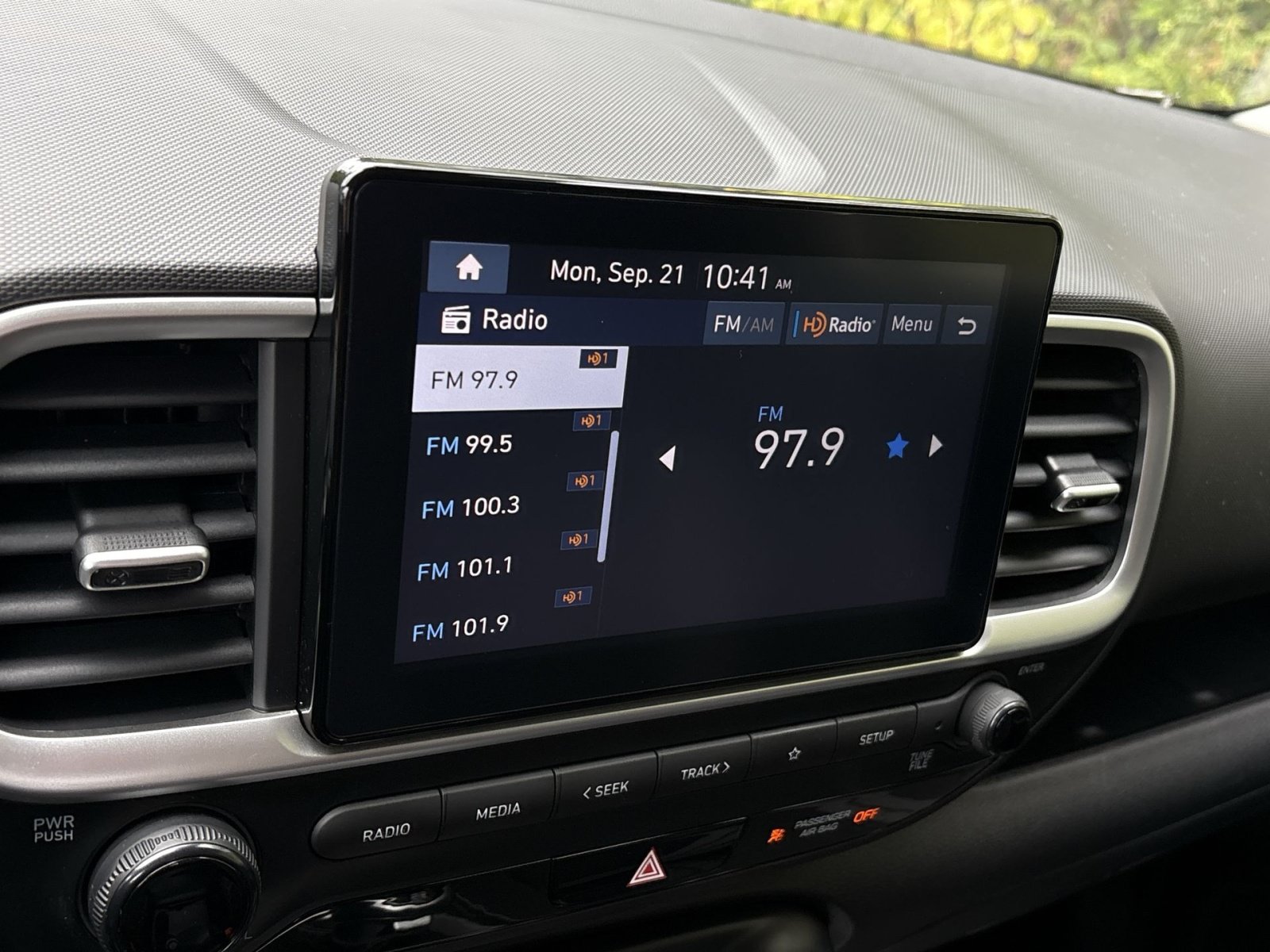Certified 2023 Hyundai Venue SEL FWD image 18