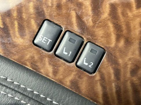 Used 2019 Nissan Armada SL w/ Premium Package image 39