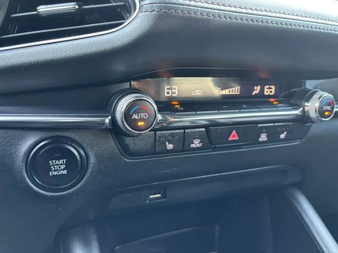 Used 2019 MAZDA MAZDA3 Hatchback w/ Premium Package image 33