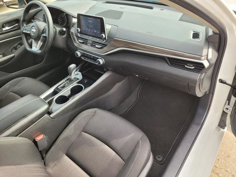 Used 2024 Nissan Altima 2.5 SV image 9