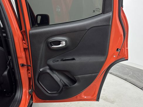 Used 2019 Jeep Renegade Latitude image 29