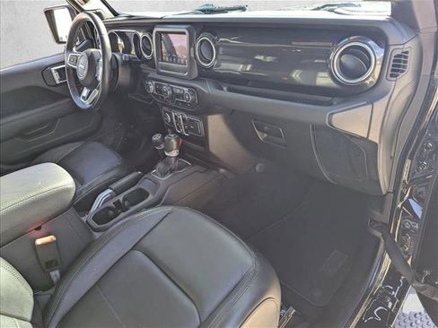 Used 2020 Jeep Wrangler Unlimited Sahara image 21