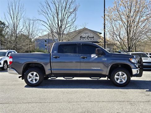 Used 2017 Toyota Tundra SR5 image 6