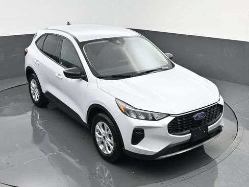 Used 2025 Ford Escape Active AWD/4WD image 18