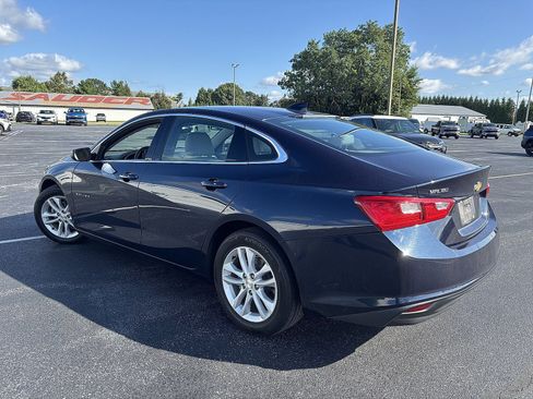 Used 2018 Chevrolet Malibu LT w/ Leather Package FWD image 4