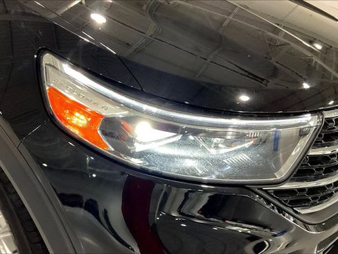Used 2023 Ford Explorer XLT AWD/4WD image 32
