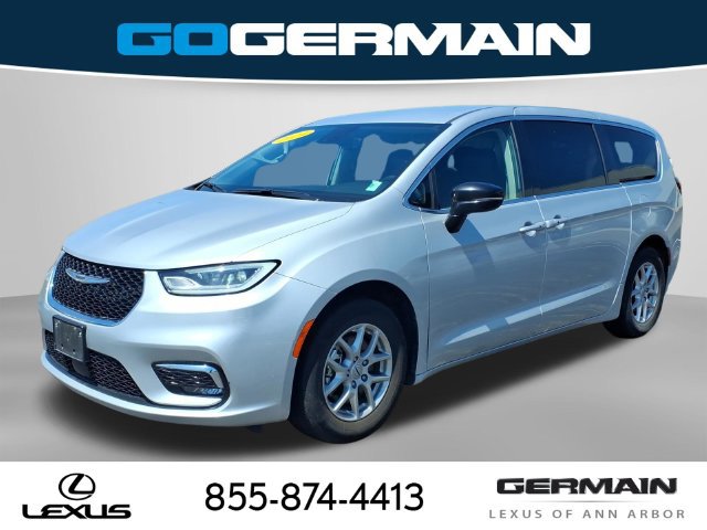 Used 2024 Chrysler Pacifica Touring-L FWD image 1