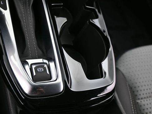 Used 2025 Chevrolet Trax LT w/ LT Convenience Package image 26