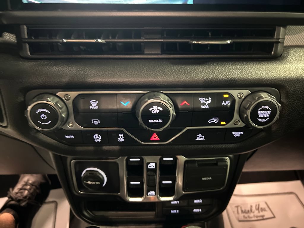 Used 2025 Jeep Wrangler Unlimited Sport AWD/4WD image 19