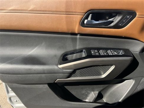 Used 2023 Nissan Pathfinder Platinum w/ Cargo Package image 26