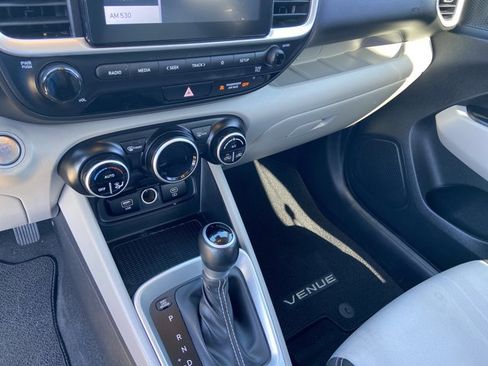 Used 2024 Hyundai Venue SEL image 37