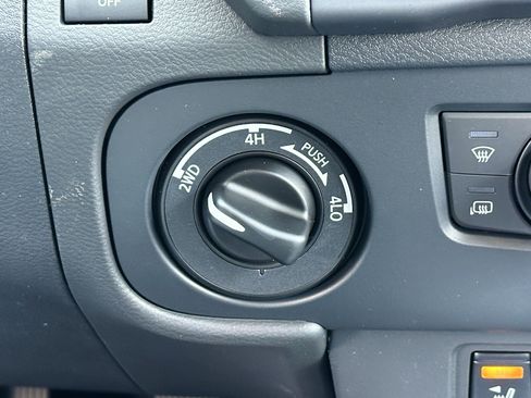New 2026 Nissan Frontier SV w/ SV Convenience Package AWD/4WD image 17