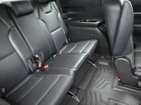 Used 2023 Kia Telluride AWD image 11