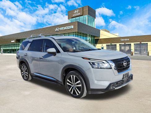 Used 2023 Nissan Pathfinder Platinum w/ Lighting Package (N93) image 3