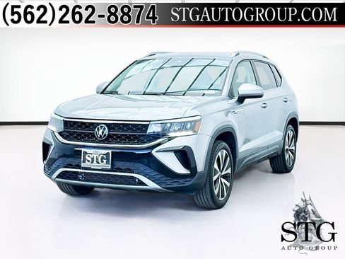 Used 2023 Volkswagen Taos SE image 1