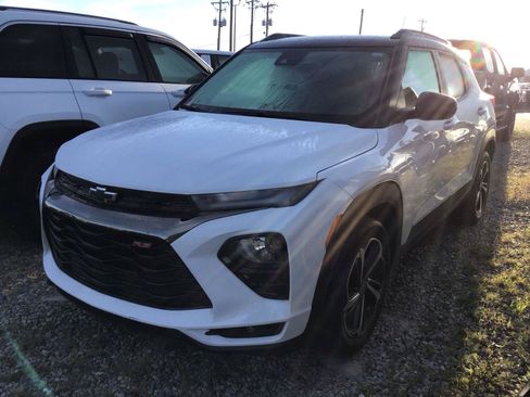 Used 2023 Chevrolet TrailBlazer RS w/ Convenience Package FWD image 2