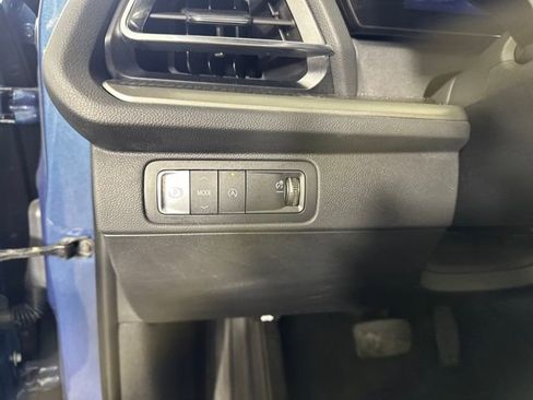 Used 2025 Chevrolet Traverse LT image 19