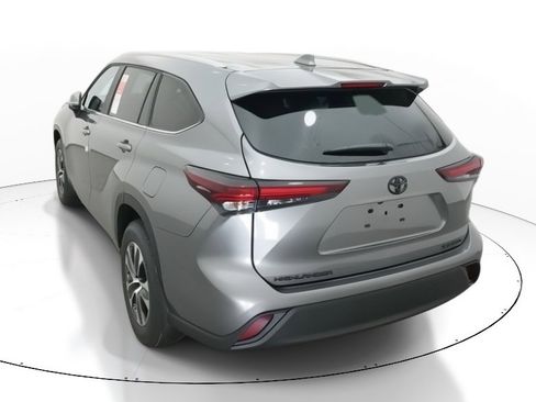 New 2026 Toyota Highlander XLE image 6