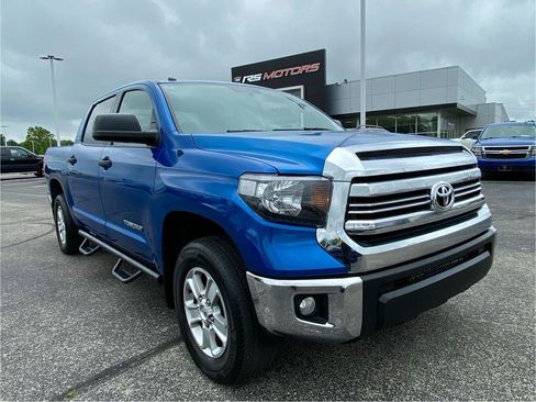 Used 2017 Toyota Tundra SR5 w/ SR5 Upgrade Package AWD/4WD image 2