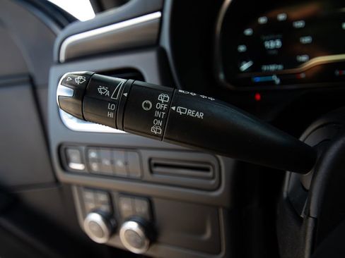 Used 2023 GMC Yukon XL SLT image 18