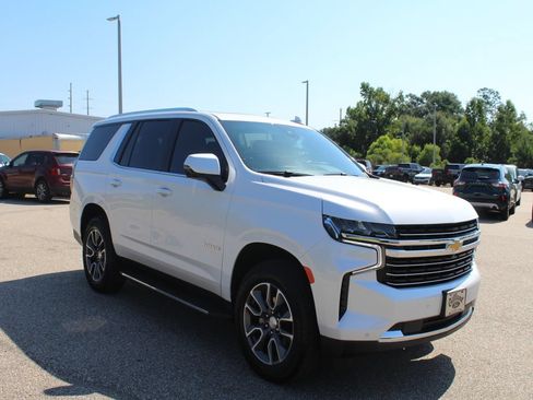 Used 2024 Chevrolet Tahoe LT w/ Luxury Package RWD image 3