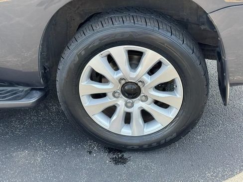 Used 2019 Toyota Sequoia Platinum AWD/4WD image 7