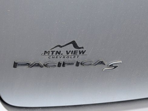 Used 2021 Chrysler Pacifica Touring-L w/ Uconnect Theater Family Group image 6