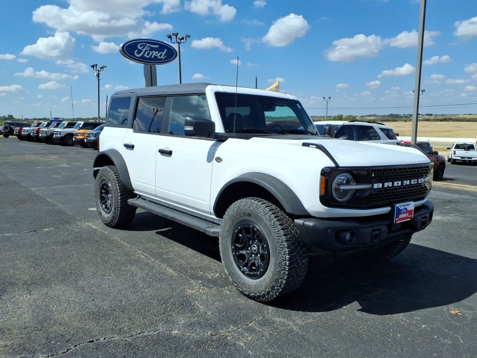 Certified 2023 Ford Bronco Wildtrak AWD/4WD image 3