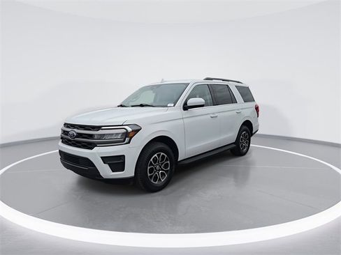 Used 2024 Ford Expedition XLT image 3