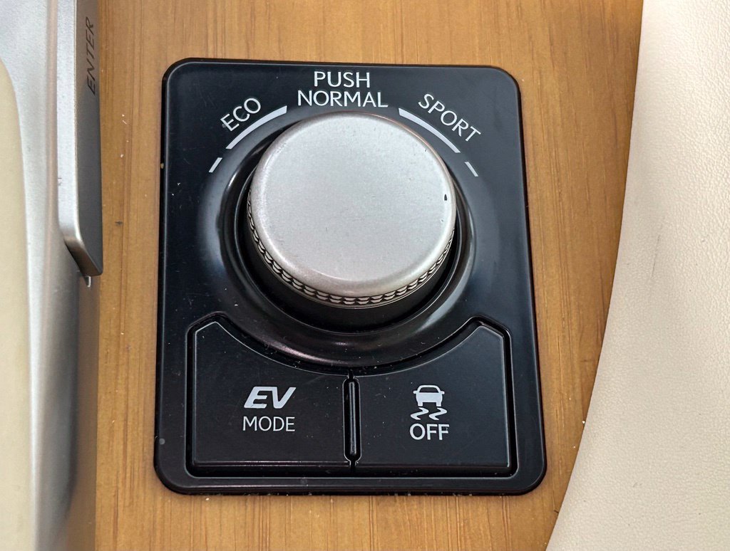 Used 2019 Lexus RX 450h AWD w/ Navigation Package image 24