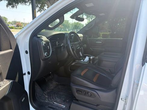 Used 2020 GMC Sierra 2500 AT4 w/ AT4 Premium Package AWD/4WD image 3