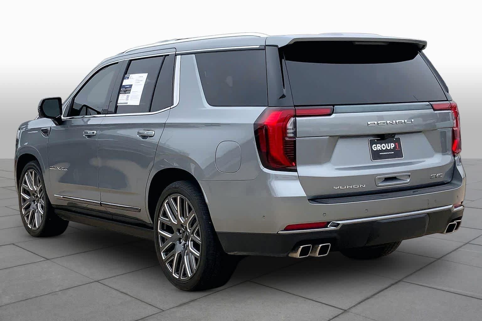 Used 2025 GMC Yukon Denali Ultimate AWD/4WD image 12