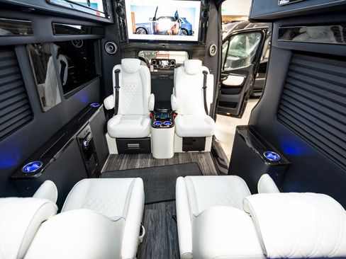 Used 2024 Mercedes-Benz Sprinter 3500 image 15