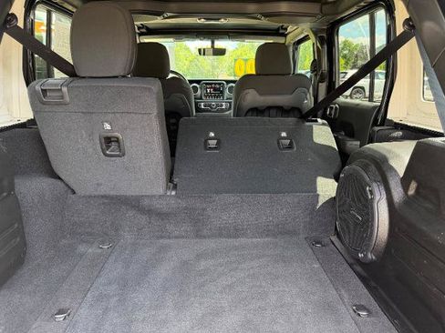 Used 2023 Jeep Wrangler Unlimited Rubicon 4xe w/ Cold Weather Group AWD/4WD image 14