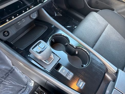 Used 2024 Nissan Rogue SV image 25