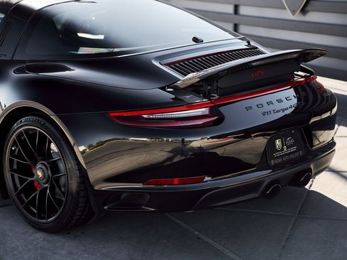 Used 2019 Porsche 911 Targa 4 GTS image 9