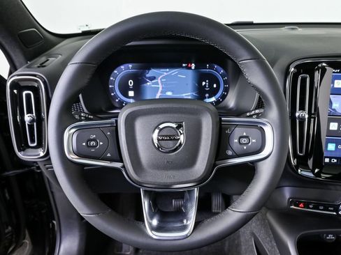 Certified 2025 Volvo XC40 B5 Plus image 10