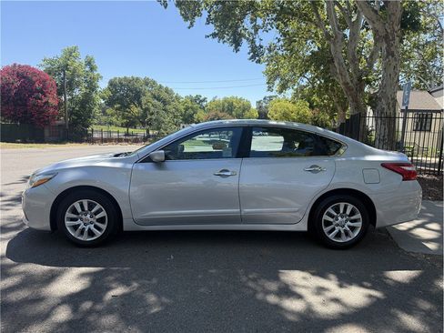 Used 2017 Nissan Altima 2.5 S w/ Power Driver Seat Package FWD image 2
