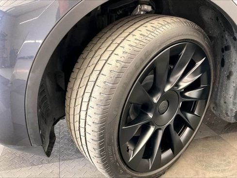 Used 2023 Tesla Model Y Long Range AWD/4WD image 33