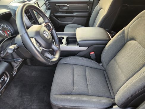 Used 2019 RAM 1500 4x4 Crew Cab image 6