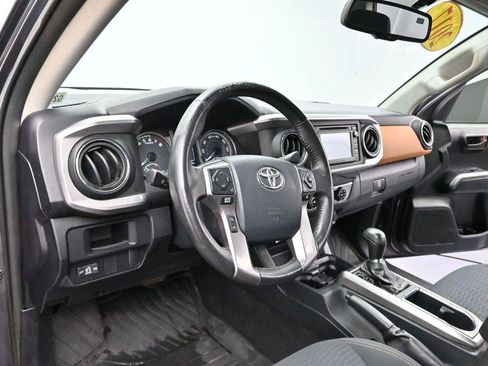 Used 2017 Toyota Tacoma SR5 w/ Tow Package AWD/4WD image 14