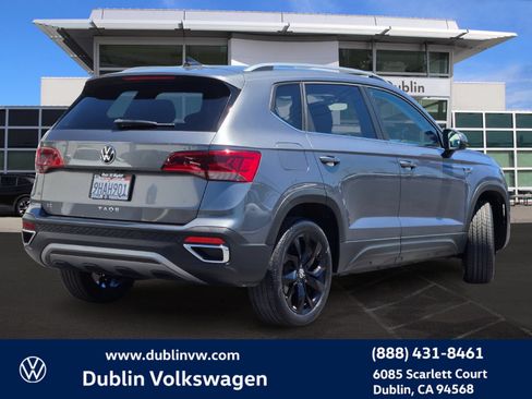 Certified 2023 Volkswagen Taos SE w/ Panoramic Sunroof Package FWD image 4